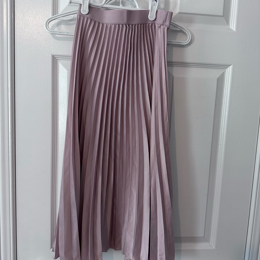 Midi skirt, pleated & neutral coloured